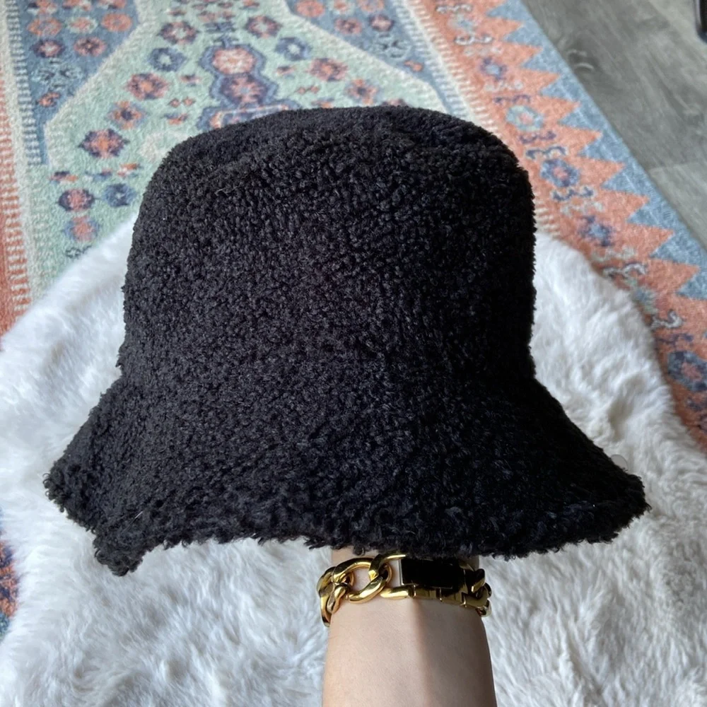 Vince Camuto black bucket hat faux shearling teddy cozy fall accessory OSFM